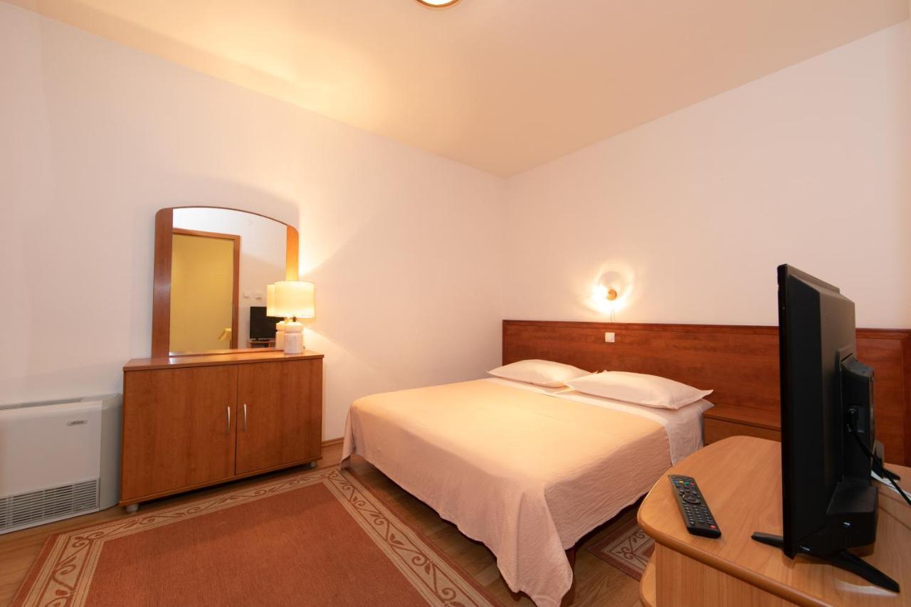 Apartmani Biser Tučepi Eksteriør billede